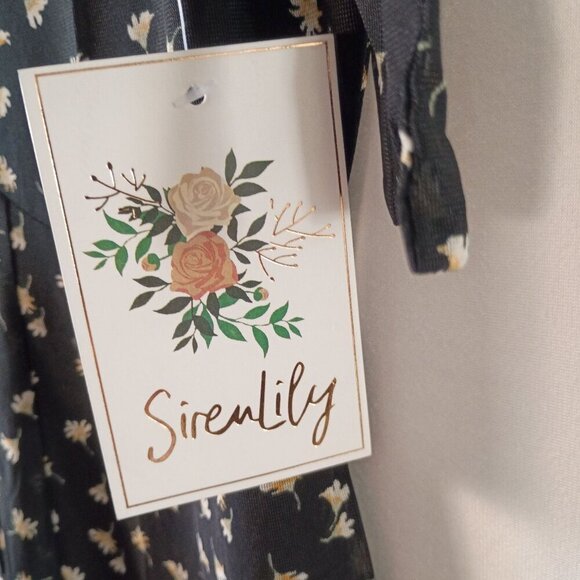 Sirenlily Women's Floral Print Dress Size M V-Neck Tie Sleeve NWT - Picture 3 of 7
